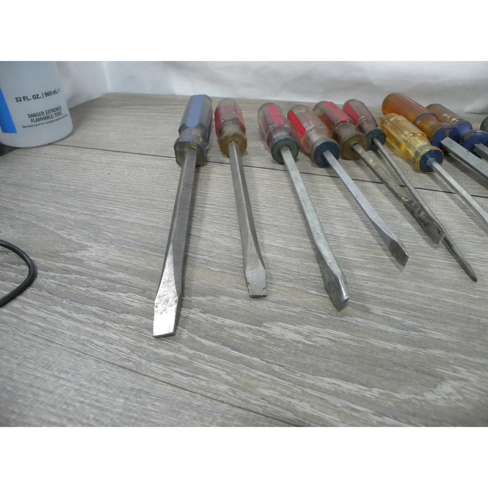 Large Lot of  Mixed Screwdrivers Stanley & Various Brands Flathead Phillips